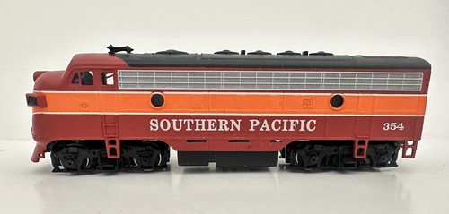 Bachmann HO 11234 EMD F7A (SP Daylight) Diesel Loco #354 - Picture 2 of 9