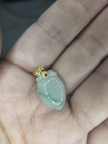 Natural Burma icy green jadeite jade 18K(au750) yellow gold peach pendant - Picture 2 of 4