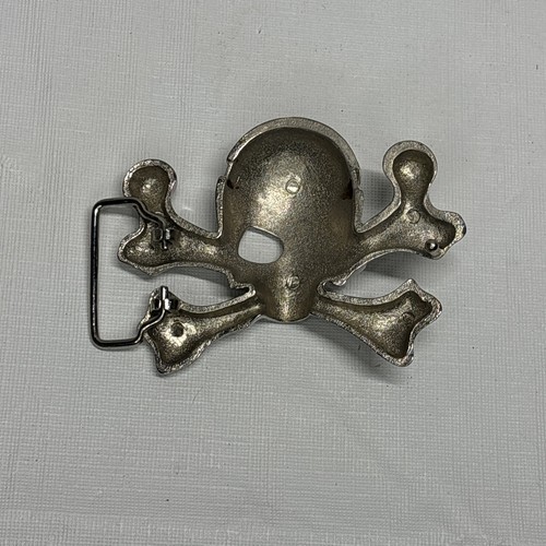Skull and Crossbones Pirate Belt Buckle - Picture 4 of 8
