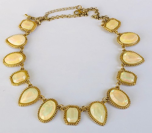 Very pretty lightweight beaded goldtone necklace - Picture 3 of 7