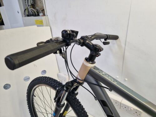 Carrera Valour Mens 14-Speed Grey Mountain Bike - 18'' Medium (Chipped Paint) B+ - Picture 8 of 24