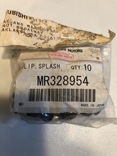 BAG OF 10 Genuine Mitsubishi Fender Liner Clip MR328954
