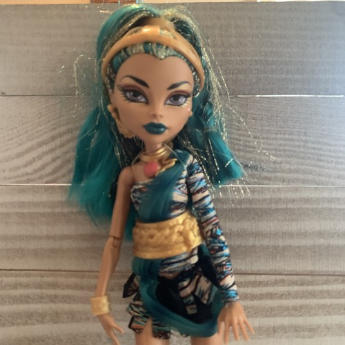 Monster High Nefera de Nile First Wave Signature Doll 2011 - Picture 4 of 7