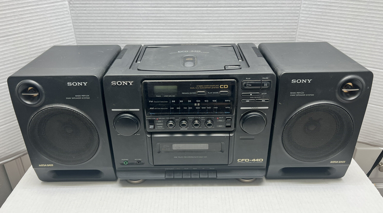 Sony CFD 440 Mega Bass Boombox, Am/Fm, CD & Cassette Player, Detachable