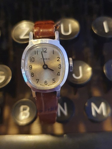 Vintage Timex watch analog self wind ladies analog made in Great britain - Picture 7 of 7