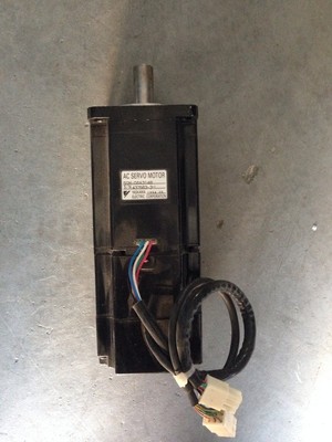 1pcs Yaskawa servo motor SGMPH-01A2A-YR12