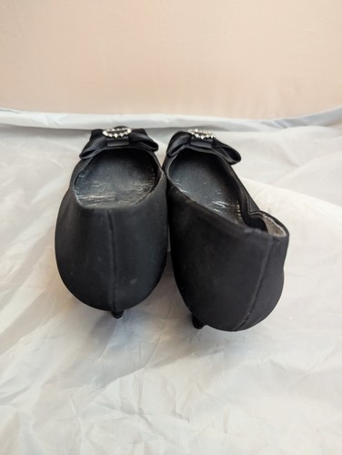 Night Life by Life Stride Black Slip On Low Pumps Satin Bow Rhinestone Size 7.5 - Picture 4 of 4