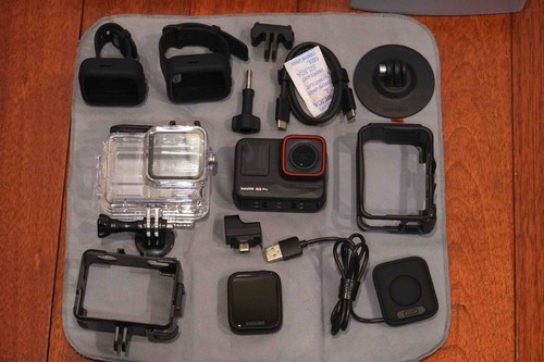 Insta360 Ace Pro Action Camera + preview monitor + extra accessories - Picture 2 of 6