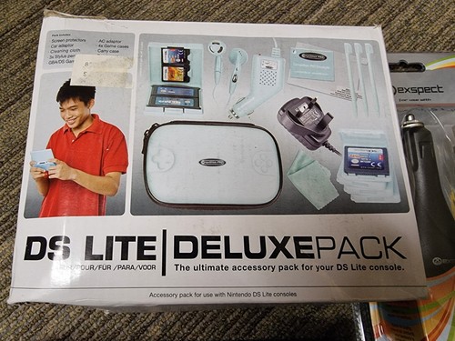 NINTENDO DS LITE CONSOLE BUNDLE Blue GAMES Case Mains USB Car Charger Stylus Lot - Afbeelding 2 van 7