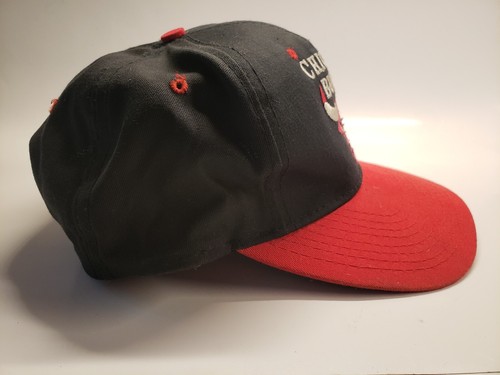 Chicago Bulls Snapback Baseball Hat NBA Two Tone Black with Red bill VINTAGE - Picture 4 of 7