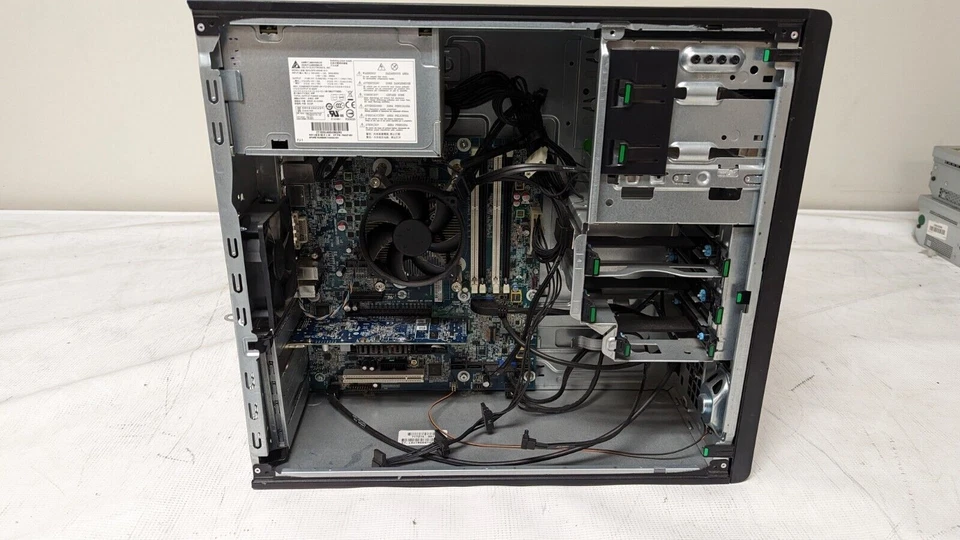 HP Z230 Tower Workstation Xeon E3-1271 v3 3.6ghz Quad Core / NoRam / HDD - Image 3 of 3