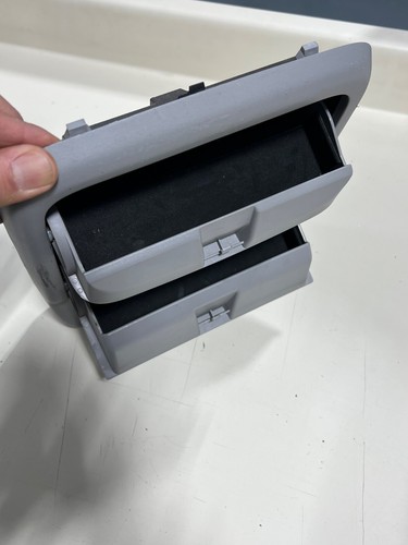 Subaru Forester 2003-2008 consola aérea domo luz mapa lámpara OEM gris - Imagen 3 de 3