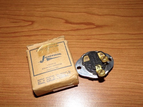Janitrol Switch B48D43 Bell Helicopter - Picture 2 of 3