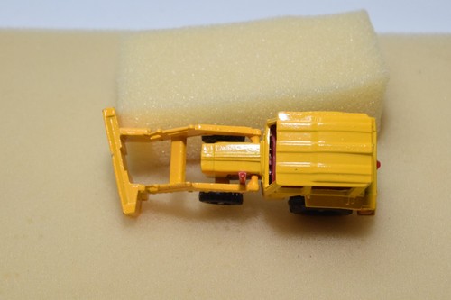 B32 1:60 3INCH CORGI JUNIORS MASSEY FERGUSON TRACTOR SHOVEL 3303 NMINT COND. - Picture 7 of 8