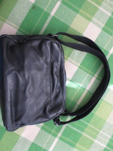 GENUINE CALVIN KLEIN JEANS BLACK LEATHER MESSENGER BAG - EUC - Picture 17 of 18
