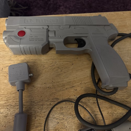 Controlador de pistola de luz Sony PlayStation 1 PS1 Namco G-Con y salida múltiple AV NPC-103 - Imagen 2 de 7