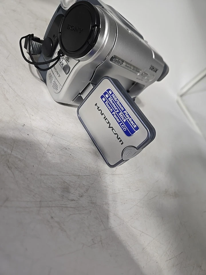 Sony DCR-TRV460 only Digital 8 Camcorder Record Transfer Play Video8 Hi8 No Batt - Image 2 of 4