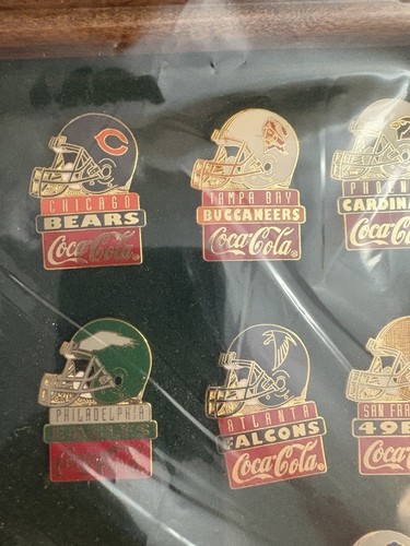 Coca-Cola NFL Masters of the Gridiron 1993 Pin Set 28 Teams mit Box - Bild 8 von 10