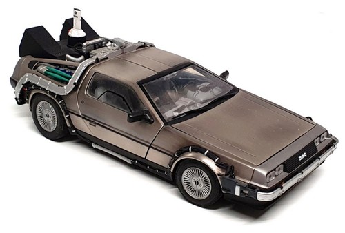 Sun Star 1/18 Scale DC12124F - De Lorean Back To The Future Part 2 - Picture 6 of 8