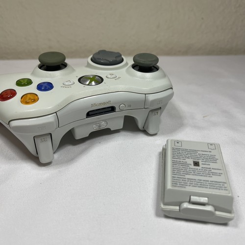 2 Microsoft Xbox 360 Controllers White Tested And Working - Picture 4 of 11
