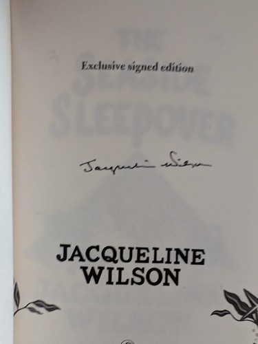 The Seaside Sleepover by Jacqueline Wilson Signed Copy Hardback Book New - Imagen 2 de 4
