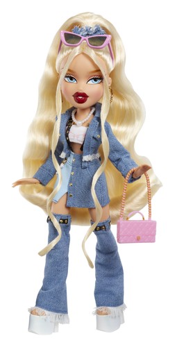 Bratz 505204 Alwayz Cloe Fashion Doll with 10 Accessories and Poster - Picture 2 of 4