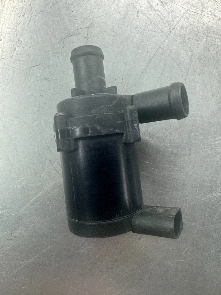 Volkswagen Touareg II 2011 motor bomba de circulación de agua negra OEM 7L0965561L Foto 3 de 3