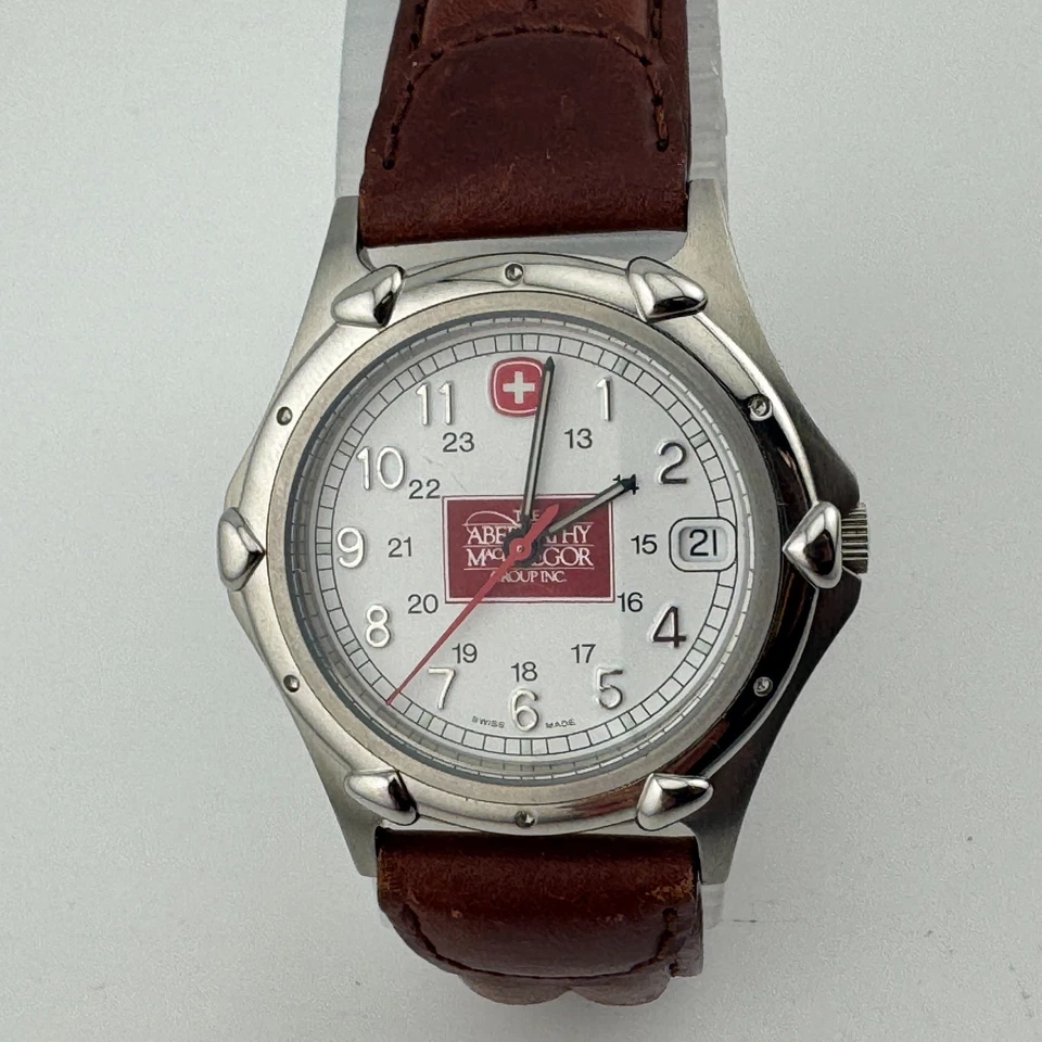 Reloj De Colección Wenger Suizo Cuarzo Logo Hombres 100m Plata Acero Fecha Cuero Nuevo Batería Foto 2 de 4