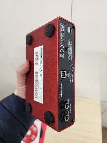 Focusrite Scarlett 2i2 (1st Gen) 2-Channels USB Recording Audio Interface - Picture 4 of 4