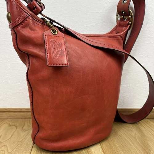 Coach Borsa a secchiello Vintage Logo Charm Borsa a tracolla Pelle pieno fiore Rosso Giappone