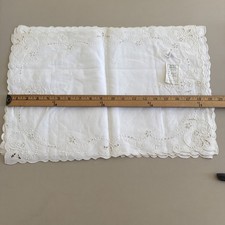 Zestaw 4 zabytkowych ręcznie haftowanych ustawień miejsca biały 13x19"