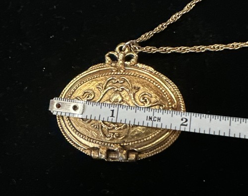 VTG Corday N.Y. Solid Perfume Cameo Locket Necklace 26” Chain. - Picture 5 of 6