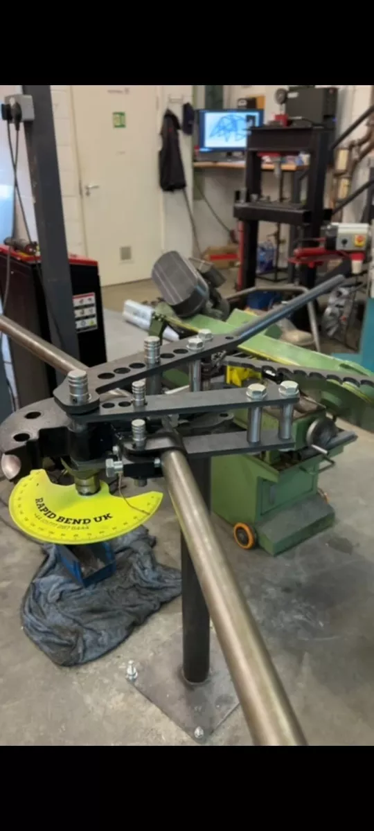 TUBE PIPE BENDER TAKES JD SQUARED DIES UP TO 2
