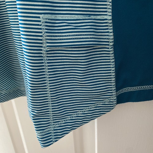 Brooks Women's Run Happy Long-Sleeve Teal Striped 1/2 Zip Top - Size XS - Picture 6 of 6