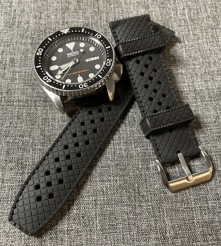 Premium FKM Rubber Sports Watch Strap / Black / 20/22mm Tropical Checker design - Picture 2 of 7