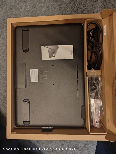 Wacom Cintiq 16 Creative Pen Display Drawing Tablet Black - Picture 4 of 9