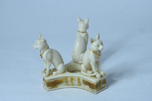 Vintage Egyptian Cat Goddess Bastet Sculpture Resin Statue Ivory Candle Holder - Picture 4 of 4