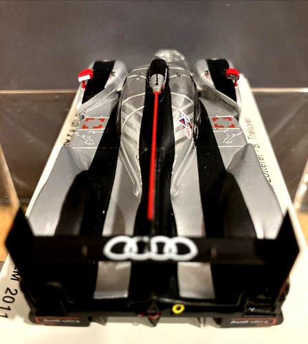 Spark Audi R18 TDI 24H Le Mans 2011 Winner 43LM11 1/43 Rennwagen #2 - Bild 9 von 15