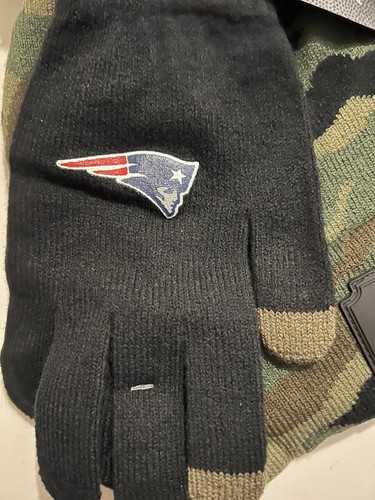New England Patriots Salute to Service NFL Beanie Winter Hat And Gloves Camo New - Picture 4 of 5