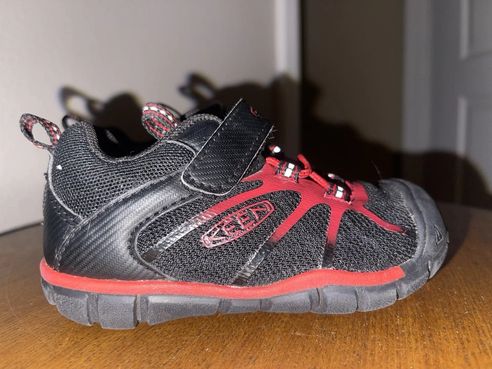 Zapatos de senderismo Keen Chandler 2 CNX negros/rojos para niños pequeños/niños pequeños talla 6 EU 23 Foto 2 de 4