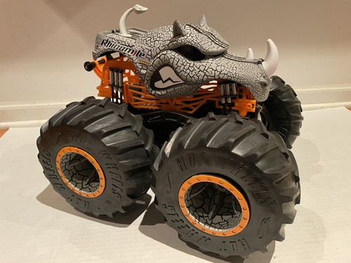 New Bright Hot Wheels Rhinomite 1:10 2.4 GHz Radio Control 4WD H2O Monster Truck - Picture 4 of 10