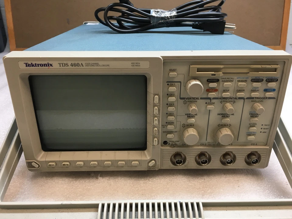 Osciloscopio Tektronix TDS 460A con Centronics, RS-232, GPIB, módulos de video Foto 2 de 4