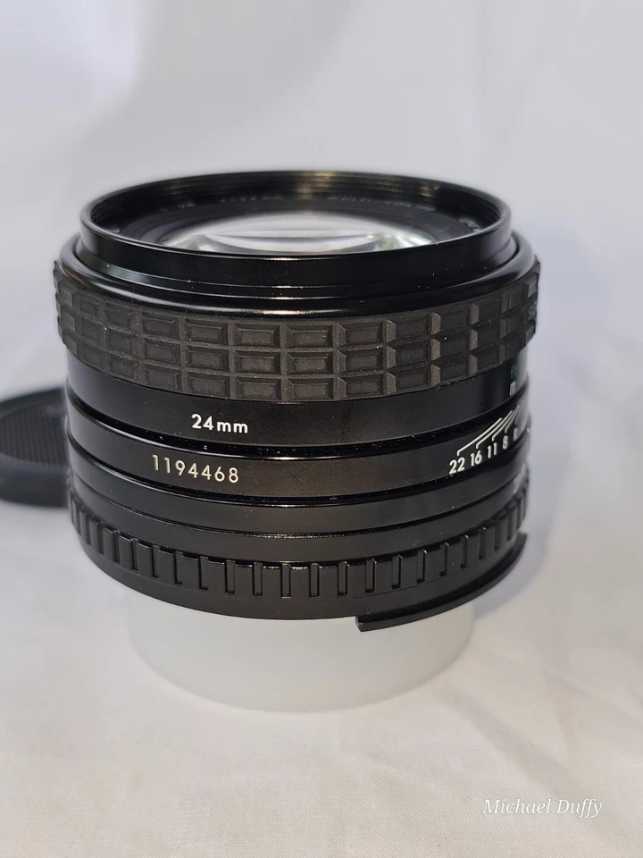 Lente Sigma 24 mm f/2,8 MF para montaje Nikon F. Super ancho II, con capucha. Foto 4 de 4