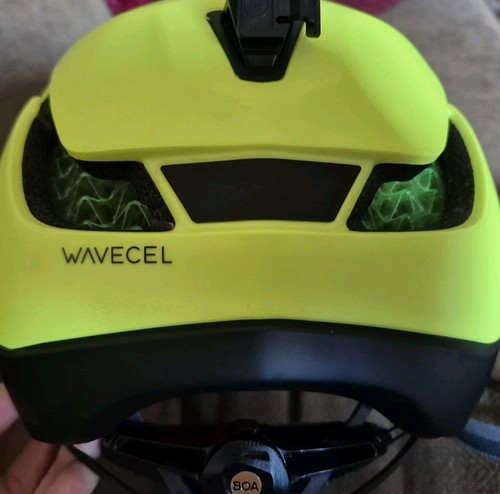 Bontrager Charge WaveCel Radioactive Yellow/Black Pendlerhelm Medium 54-60cm - Bild 8 von 15