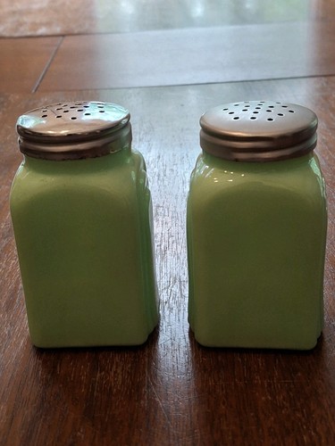 McKee Tipp City Roman Arch Salt and Pepper Shaker Jadite Green Flower Pot Design - Picture 5 of 12