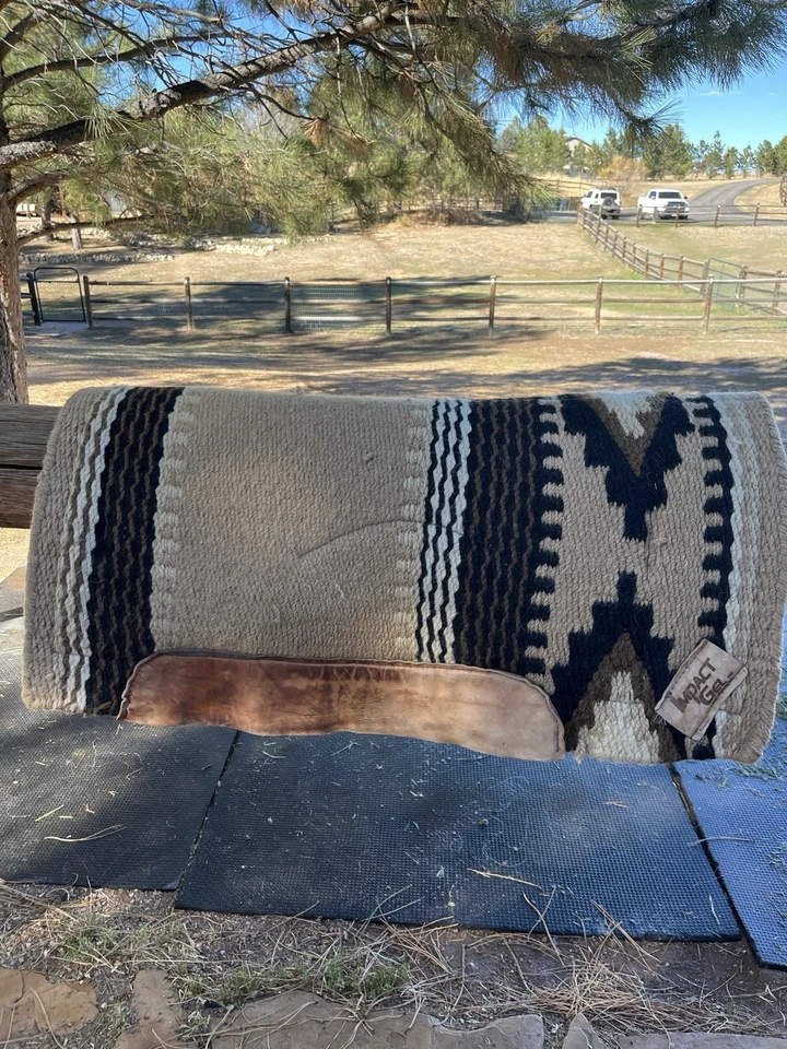 Impact Gel Woven Top Western Saddle Pad 33” Fleece Sheepskin Lining. - Image 3 of 4