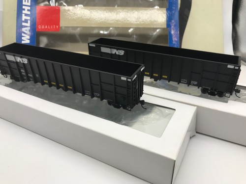 Walthers Ho Scale Norfolk Southern Wood Chip Gondolas 2-Pack 932-261306 RTR - Picture 4 of 8