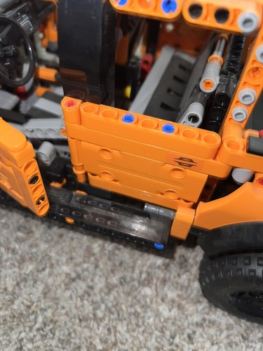 LEGO TECHNIC | 42126 | Ford F-150 Raptor Retired With Manual - Afbeelding 10 van 24