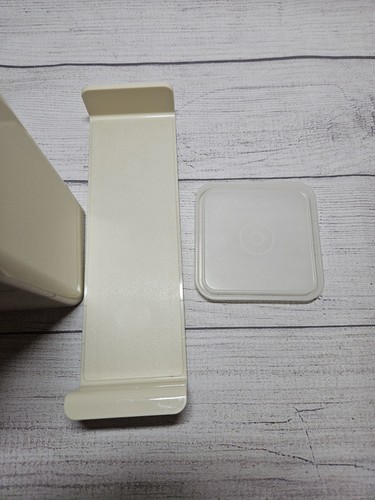 Vintage Tupperware Cheese Keeper Container #1696 COMPLETE with Lid #1697 & Tray - Picture 9 of 10