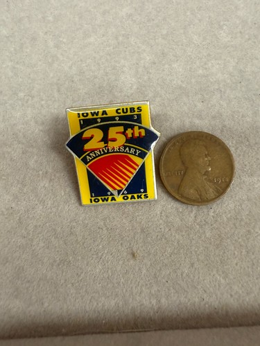 Prendedor conmemorativo coleccionable del 25 aniversario del equipo de béisbol de los Iowa Cubs 1993 7182 - Imagen 2 de 3